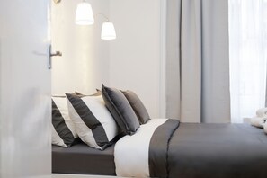 Căn hộ, 1 giường cỡ king, quang cảnh thành phố | 1 phòng ngủ, bàn, bàn ủi/dụng cụ ủi quần áo 