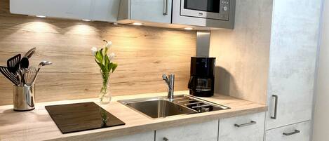 Réfrigérateur, micro-ondes, lave-vaisselle, congélateur