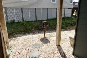 Property grounds - Experience oceanfront luxury at Serenity's Star, a spacious 4BR home in Holden Beach. (Holden Beach)