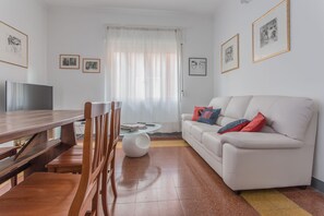 Apartment, 2 Bedrooms | Living area