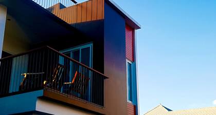 3BRs 5 BathRms with private pool in BKK, 3 km to metro ,9 km to BKK airport