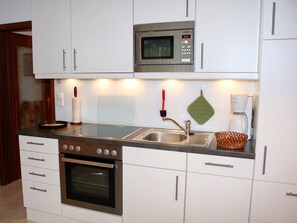 Kühlschrank, Mikrowelle, Ofen, Geschirrspüler