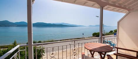 Double Room, 1 Queen Bed | In-room safe, soundproofing, free cribs/infant beds, free WiFi