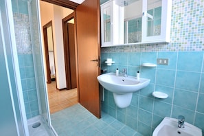 Apartment, 2 Bedrooms, Non Smoking | Bathroom sink - Apartment Rosa Cinderella With Pool (Lazise)
