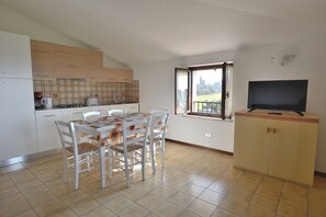 Apartment, 2 Bedrooms | Private kitchenette