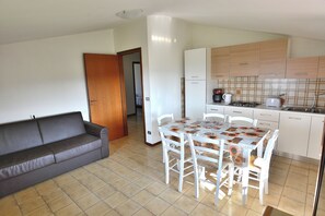 Apartment, 2 Bedrooms | Living area