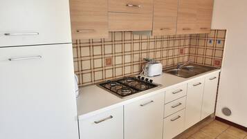 Apartment, 2 Bedrooms, Non Smoking | Private kitchen | Full-size fridge, oven, stovetop, espresso maker