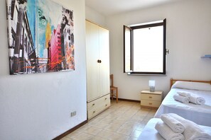 Apartamento, 2 quartos, para não fumantes | 2 quartos, individualmente decorados, individualmente mobiliados