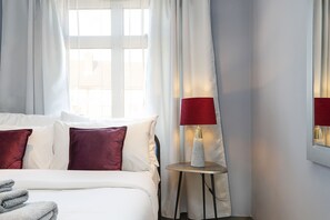 Free WiFi, bed sheets - My London Suite (London)