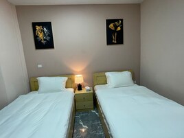 Ropa de cama de alta calidad y minibar 