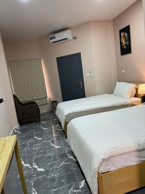Habitación con 2 camas individuales, 2 camas individuales | Ropa de cama de alta calidad, minibar, caja fuerte