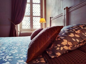 Suite familiar, 2 habitaciones (Maréchal) | Baño | Secador de pelo, toallas, jabón y papel higiénico