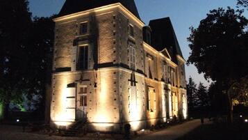 Façade de lâhĂ©bergement - soirĂ©e/nuit