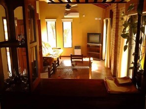 Exclusive House, 2 Bedrooms | In-room dining