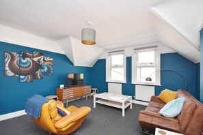 Superior-Apartment, eigenes Bad, Stadtblick | Lounge