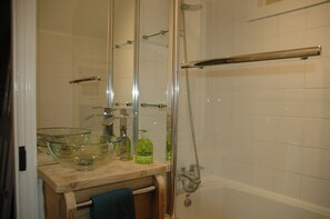 Superior appartement, privébadkamer, uitzicht op stad | Badkamer