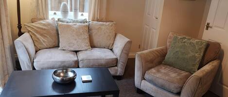 Family House, Private Bathroom | Lounge