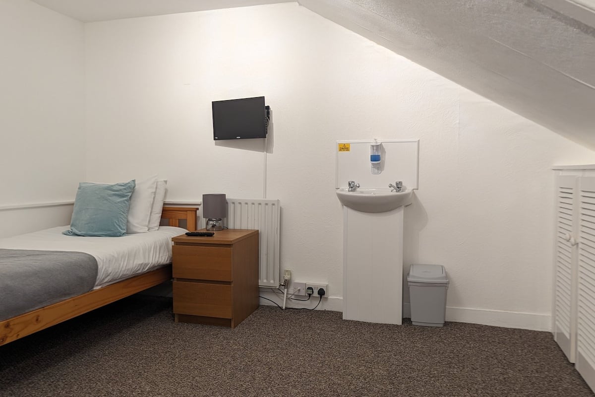 Basic Single Room, Shared Bathroom, Garden View (Loft Room Single room - 9)