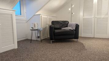 Basic Single Room, Shared Bathroom, Garden View (Loft Room Single room - 9)
