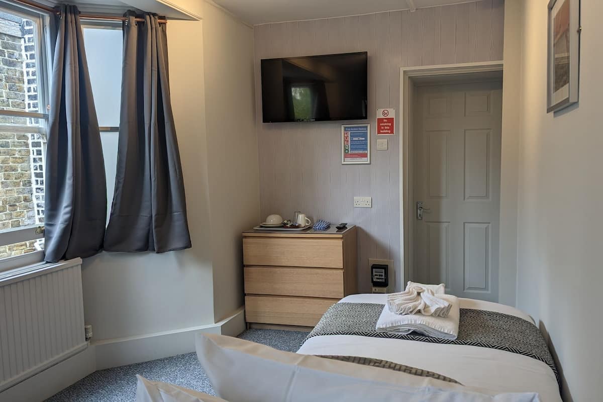 Single Room, Ensuite, Courtyard View (4)