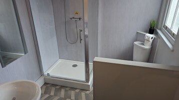 Habitación individual, baño privado, vistas al patio (4) | 1 dormitorio