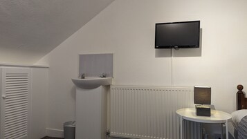 Basic Single Room, Shared Bathroom (Loft Room Single room-10) | 1 bedroom