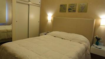 Deluxe Apartment, 1 Bedroom, Non Smoking, Mountain View | 1 bedroom, in-room safe, soundproofing, free WiFi