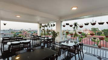 Sarapan masakan setempat setiap hari (VND 100000 per orang)