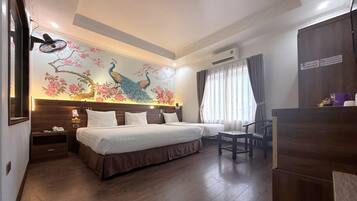 Minibar, desk, soundproofing, free WiFi