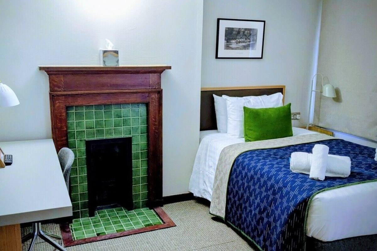 Single Room, 1 Twin Bed | Premium bedding, desk, iron/ironing board, WiFi (free)