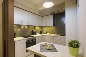 Apartemen | Dapur pribadi | Lemari es besar, microwave, oven, dan kompor