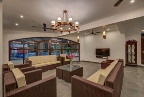 Smart TV, foosball, books - 10 Bedroom Private Pool Villa in Calangute with Jacuzzi, Kids Pool, Mini Golf (Calangute)