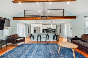 Smart TV, books - Adorable beach cottage 1 mile from Rehoboth boardwalk, walking distance to beach (Rehoboth Beach)