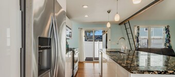 Adorable beach cottage 1 mile from Rehoboth boardwalk, walking distance to beach