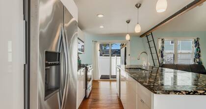 Adorable beach cottage 1 mile from Rehoboth boardwalk, walking distance to beach