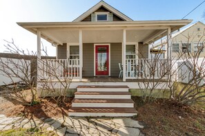 Exterior detail - Adorable beach cottage 1 mile from Rehoboth boardwalk, walking distance to beach (Rehoboth Beach)