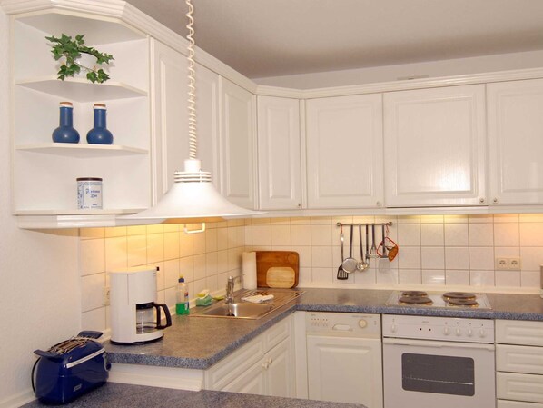 Køleskab, ovn, opvaskemaskine, brødrister