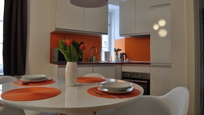 Leilighet – exclusive, byutsikt (Orange) | Eget kjøkken | Kjøleskap, mikrobølgeovn, ovn og kokeplater