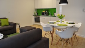 Leilighet – exclusive, byutsikt (Green) | Oppholdsområde | En 40-tommers Flatskjerm-TV med kabel-kanaler samt LCD-TV