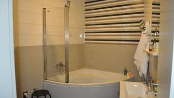 Exclusive Apartment, City View (Orange) | Bathroom | Bathtub, deep soaking tub, hair dryer, slippers
