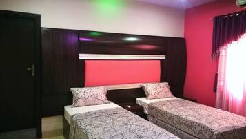 Deluxe Room, 2 Twin Beds, Non Smoking | Soundproofing, free WiFi