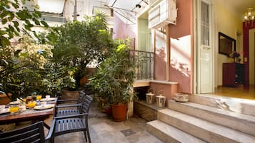 ํ
๋ผ์ค/ํํฐ์ค