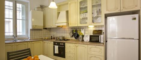 Apartment, 2 Bedrooms, Patio | Private kitchen | Full-sized fridge, microwave, oven, stovetop