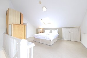 Appartement Deluxe, vue sur le fleuve | Coffre-fort, rideaux d’obscurcissement, fer et planche à repasser