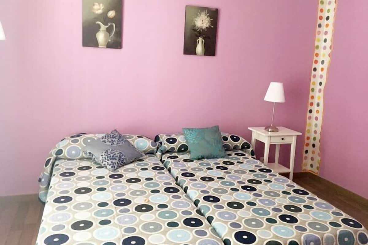Cortinas blackout, wifi gratis y ropa de cama