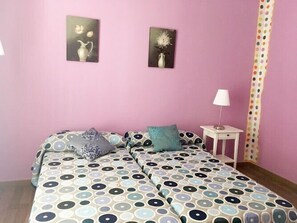 Blackout drapes, free WiFi, bed sheets, wheelchair access - Casa Rural Las Violetas (Villanueva de los Infantes)