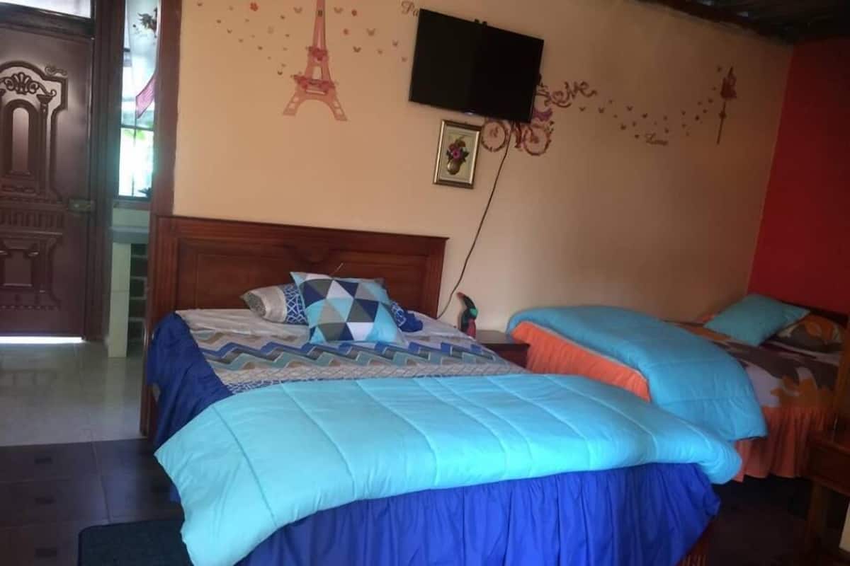 Phòng đôi dành cho gia đình, quang cảnh vườn (1 Bunk bed) | Màn/rèm cản sáng, truy cập Internet không dây miễn phí, bộ trải giường