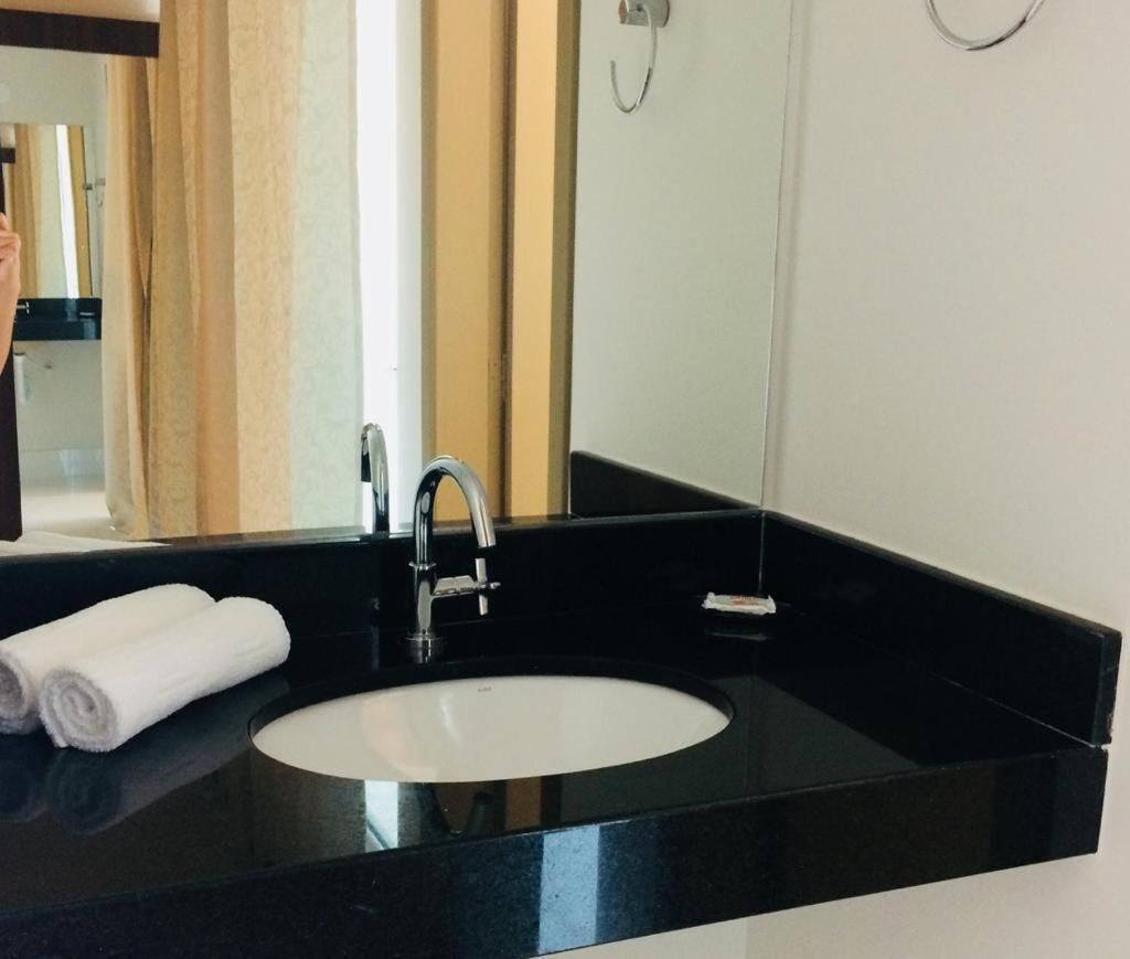 shower, rainfall showerhead, free toiletries, bidet