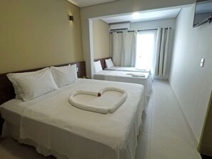 Minibar, blackout drapes, free WiFi, bed sheets - Mirage Hotel (Porto Seguro)
