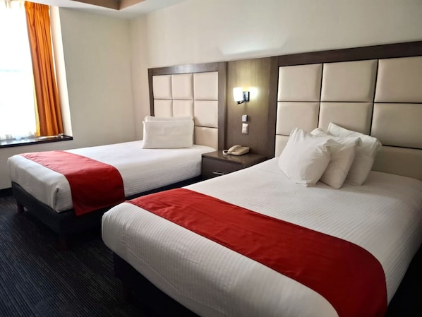 Quarto casal standard | Cofres nos quartos, cortinas blackout, quartos à prova de som